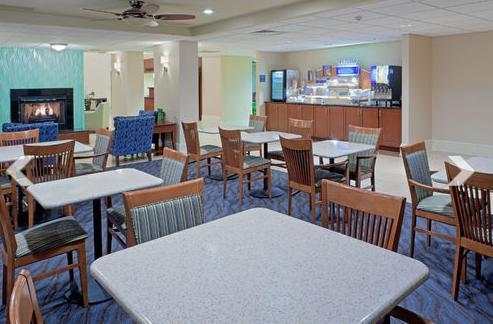 Holiday Inn Express Seaford-Route 13 Restoran fotoğraf