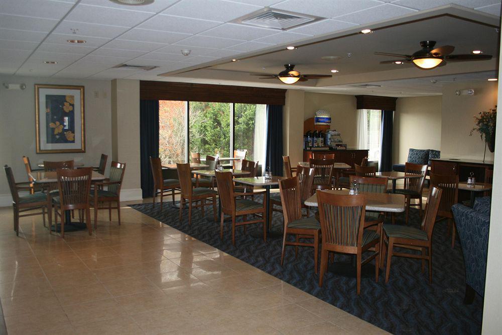 Holiday Inn Express Seaford-Route 13 Restoran fotoğraf